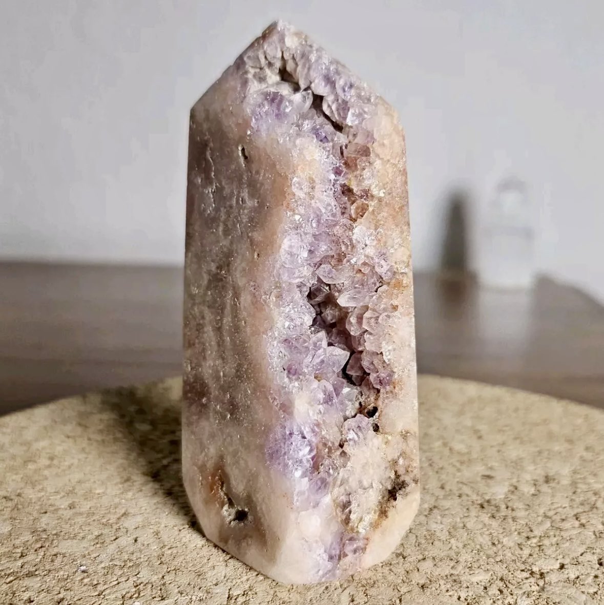 MoonChild_W333's tweet photo. #CrystalShowAndTell today is this quite rare #Pinkamethyst #Cluster sheโs absolutely stunning camera does the colours no justice @Cosmic_Mystery0 @aaronmread @mrh1987 @elvira63383 @chrismp59 @StrangeDollz so lucky to have this itโs so hard to find so sparkly โจ #Crystals https://t.co/4tEVrK2Dyf