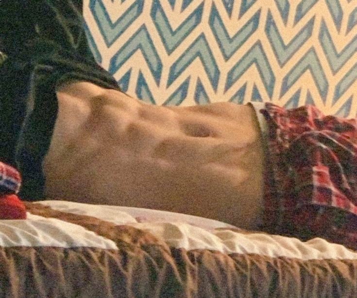 Sarcastic_Bats's tweet photo. ᴍᴏʀɴɪɴɢ, ʜᴇ ᴅɪᴅ ɴᴏᴛ sʟᴇᴇᴘ ᴡᴇʟʟ ᴀɴᴅ ɪs ɪɴ ɴᴇᴇᴅ ᴏғ ᴄᴜᴅᴅʟᴇs https://t.co/EFIZfOhnSw