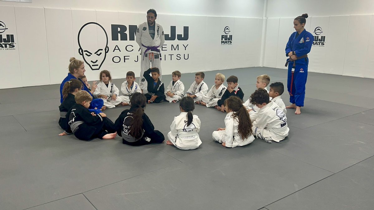 RMBJJ's tweet photo. Circle time after class is vital for our kids at RMBJJ Academy. It builds character, encourages reflection, strengthens bonds, boosts confidence, and sets a positive mindset. This moment reinforces the values of martial arts, helping students grow both on and off the mats. https://t.co/rNXNbFhfuo