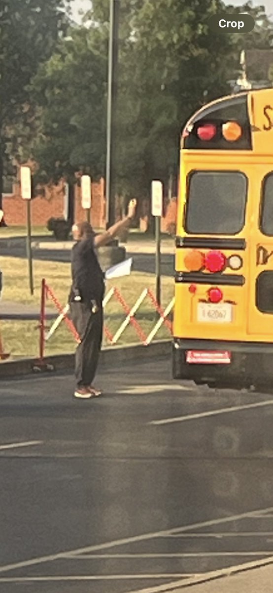 KarinKeener's tweet image. This is MY Principal.  Everyday he is out front waving at kids and parents and saying good morning to his teachers and staff.  LMS has the best from the top all the way down!  #LMSLevelUp