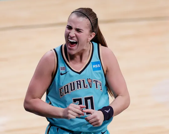 johnewing's tweet photo. Odds to win WNBA Championship at #BetMGM

Open
▪️ Aces +115
▪️ Liberty +250
▪️ Fever +2500
▪️ Lynx +5000

Last week
▪️ Liberty +140
▪️ Aces +170
▪️ Lynx +950
▪️ Fever +4000

Now
▪️ Liberty +130 📈
▪️ Aces +275
▪️ Lynx +425
▪️ Fever +4000

39% of bets (most) are on Fever to win https://t.co/K04Q3hJrJb