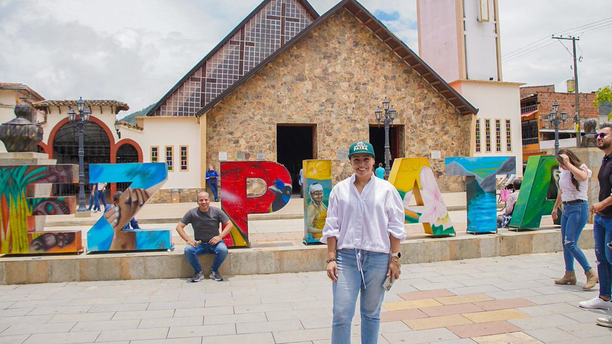 veronicaarango_'s tweet photo. #BuenosDiasATodos ! Les comparto esta linda fotografía que nos tomamos en el Municipio de Gòmez Plata.

🖼️📷 estas son las hermosas postales que nos deja la belleza de nuestro Departamento 🤍💚 https://t.co/zRgKyL8rRy