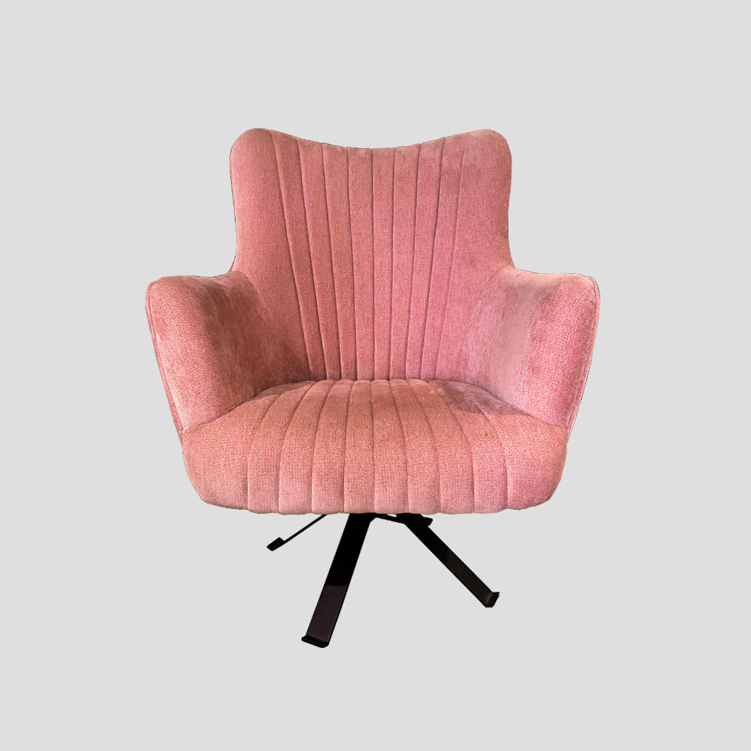 BRVFurniture's tweet image. Upgrade your decor with this gorgeous light pink velvet chair! Luxurious velvet fabric paired with sleek MS strips for a modern touch. Perfect for adding a soft, elegant vibe to any room!

#VelvetChair #ModernFurniture #LuxuryLiving #Furniture #LuxuryFurniture  #BRVFurniture