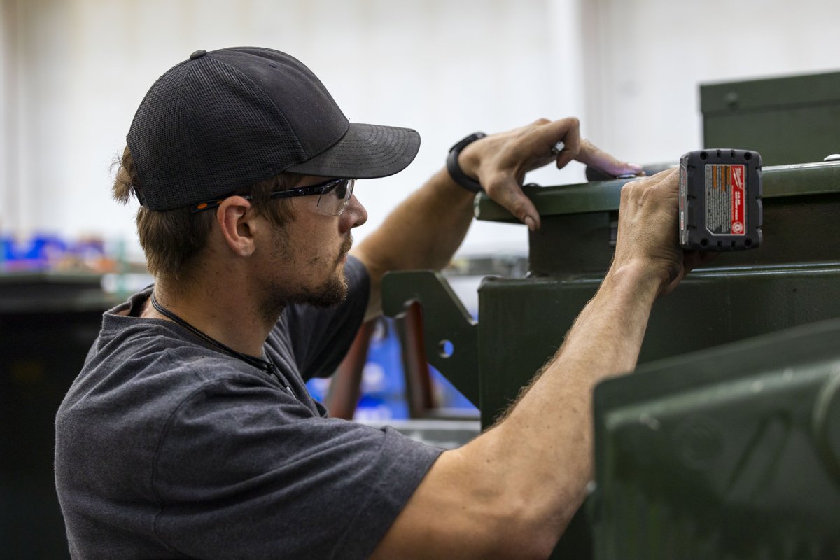 Maddoxxfmr's tweet image. Padmount lid secured. ✅

This transformer is ready to take its place in the grid. 

#Electricalgrid #Transformers #Reconditioning #Powerindustry