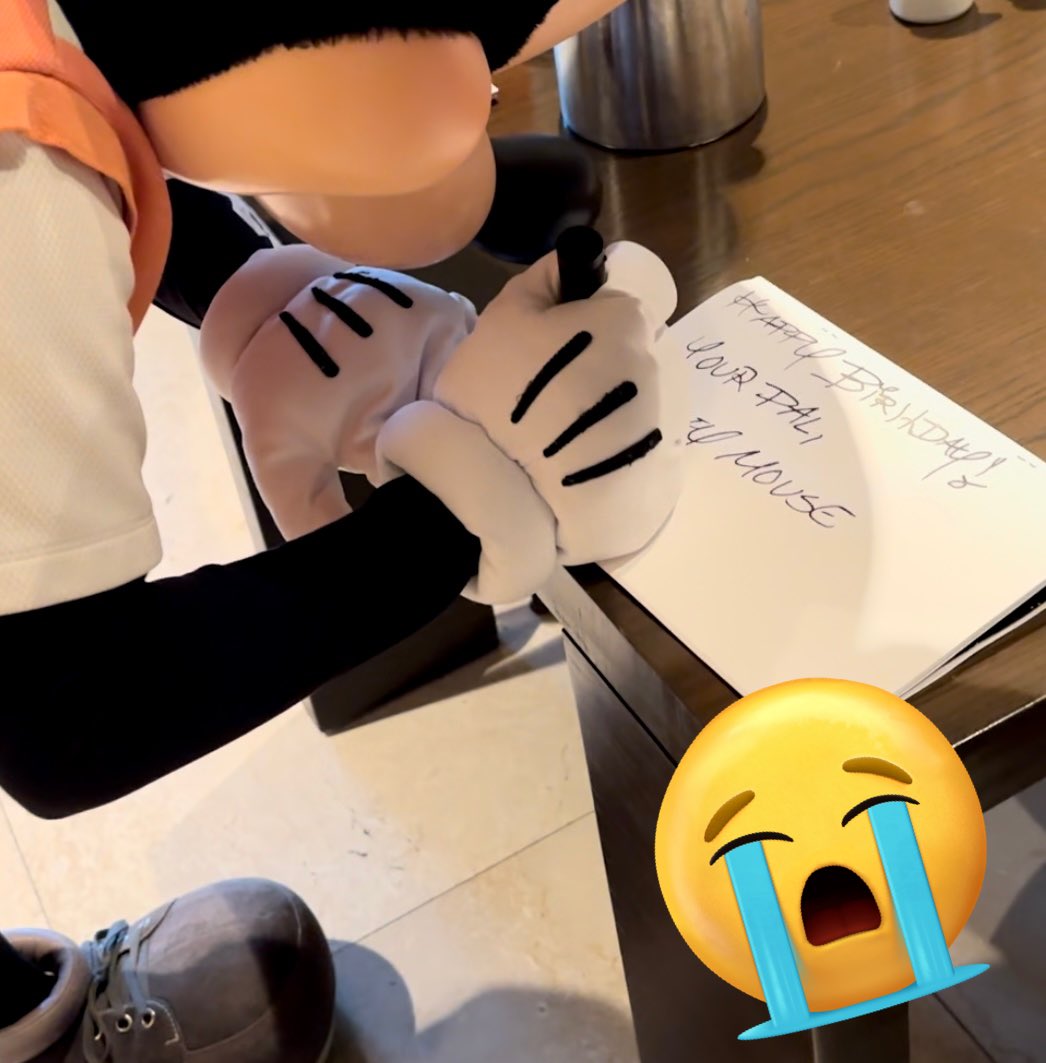ganeme_D's tweet photo. ミッキーマウスとの思い出もたくさんできました😭💗

WDWのレポもしたい…記憶が薄れる前に…
でもうん年前のアナハイムレポも途中で止まったままなのでWDWはいつになることか… https://t.co/7Tzv89sq34
