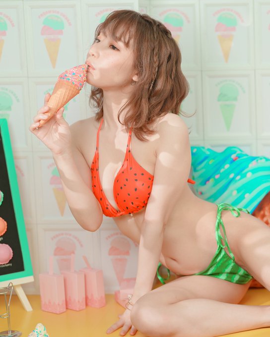 やほ！ こないだ夏ぽい撮影だたよ🍉🍦 みんなも、台風にも体調にも気を付けてねっ https://t.co/i97DNh92Bn