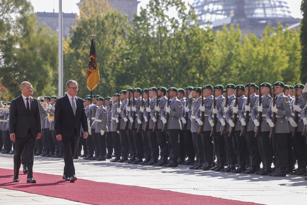 jillgallard's tweet photo. Gutes Treffen zur Stärkung unserer bilateralen Beziehungen. Die 🇬🇧- 🇩🇪Vereinbarung spiegelt nicht nur die vielen Bereiche wider, in denen wir eng kooperieren. Sie legt eine wichtige Grundlage für eine noch stärkere künftige Zusammenarbeit und engere Partnerschaft beider Länder. https://t.co/Zm9k9HcMmd