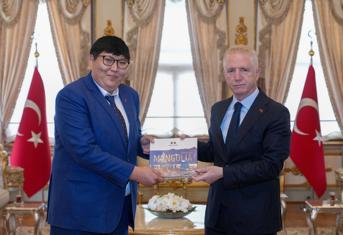 Ерөнхий консул Д.Анхбаяр Истанбул мужийн захирагч Давут Гүлтэй уулзав. 
istanbul.consul.mn/post/2358