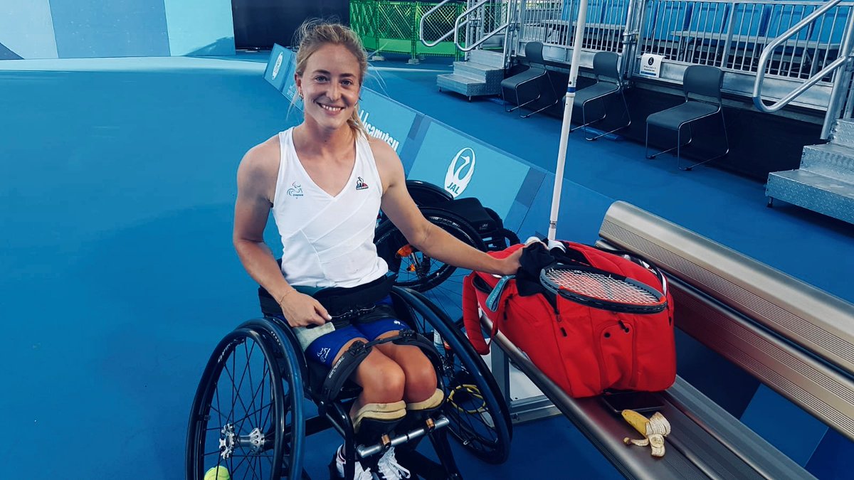 🏅Jeux Paralympiques de #Paris2024 ! 📷
Alors que le monde entier se prépare à vibrer de nouveau, (re)découvrez le portrait de <a href="/charfairbank/">Charlotte Fairbank</a>, championne française de tennis fauteuil, en lice de décrocher une médaille à domicile : a-prioris.fr/point-de-bascu…