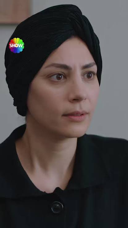 Ayakkabilarimi bir seye benzetiyordum, az once farkettim ki kizilcik serbo leman’a benziyorlarmis