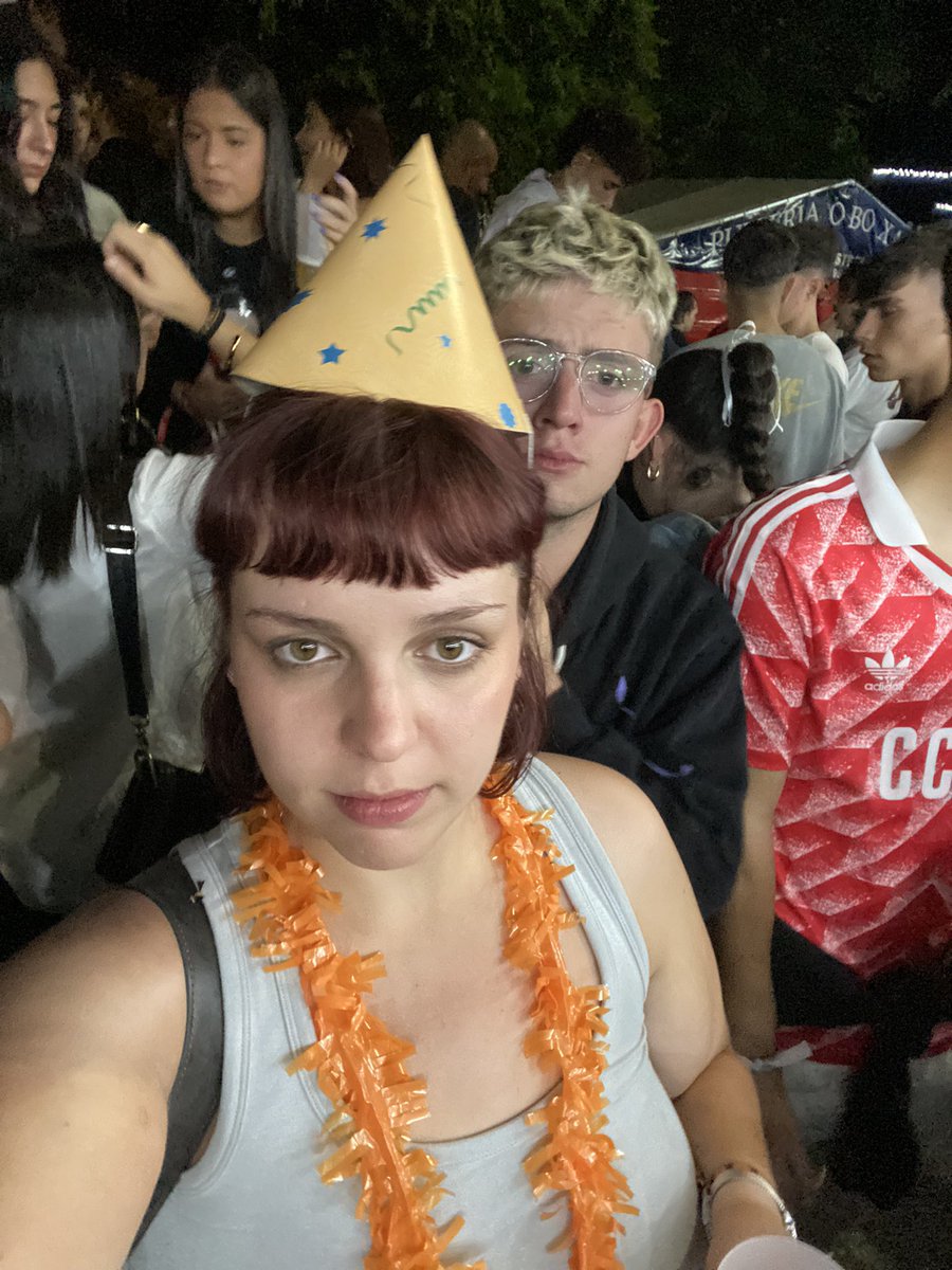 belenvareela's tweet photo. no lo entendéis ahora mismo soy viuda de las fiestas de santa cruz #nlpe https://t.co/6IxPbzy9PP