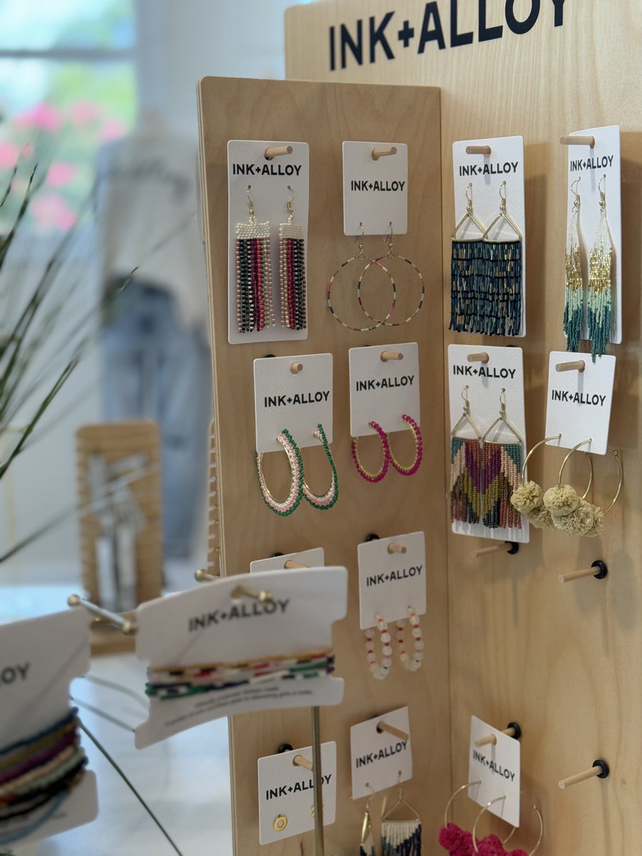 PeeDeeElectric's tweet image. *𝐂𝐨-𝐨𝐩 𝐂𝐨𝐧𝐧𝐞𝐜𝐭𝐢𝐨𝐧𝐬 𝐖𝐞𝐝𝐧𝐞𝐬𝐝𝐚𝐲* Introducing Cache Noir! Located in Norwood and offering quality women&apos;s apparel since 2019, they now have items for men as well! Co-op Connections Cardholders get 20% off one full-priced item. #LocalBusinessSpotlight