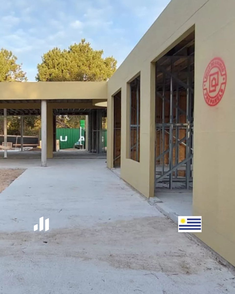 barbieribra's tweet photo. Conheça essa casa de família em Laguna Escondida, Maldonado, Uruguai. 🏡🇺🇾

👉🏼 Possui 430 m2 cobertos e destaca-se pelo design inovador, executado totalmente em #SteelFrame. ☀️
✅ Perfis: @barbieriur

O que você achou deste trabalho? 💬

#SteelFrame #Barbieri https://t.co/khgHTf89ZD