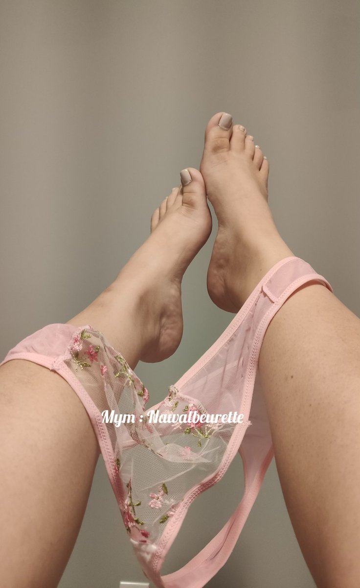Nawalbeurette's tweet photo. J’ai les pieds en l’air la 🥵 J’attends quelqu’un qui me régale aujourd’hui 🔥 #beurette #salope #pieddebeurette #pied #feet #bab #beubeu 

➡️ Mym : https://t.co/ZCtXCeAAeF https://t.co/YASASIc4pJ