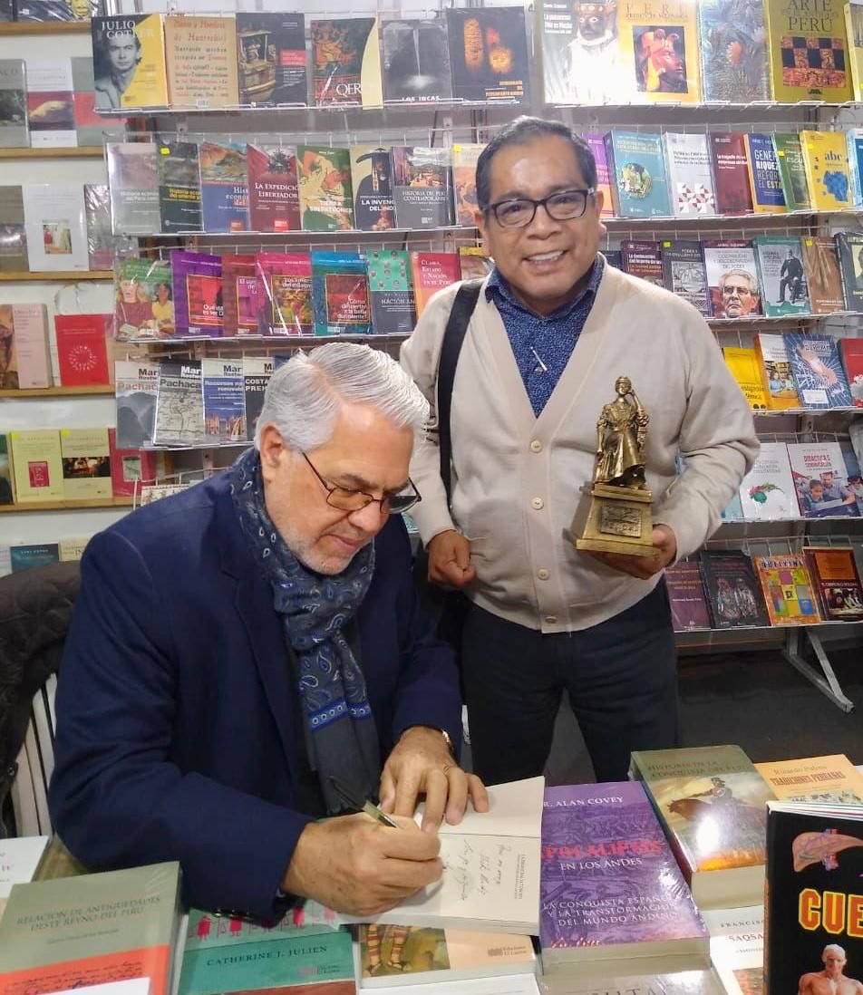 CostaGino's tweet photo. ¡Gracias, Cajamarca! 

Comparto las fotos de la presentación de La Democracia Tomada en la Feria del Libro de Cajamarca #FELICAJ.

Muchas gracias a los organizadores (GORE, MINCUL, Muni Provincial y Newmont), a @RaulHAsensio por acompañarme con sus comentarios y preguntas y al @IEPeditorial por ser parte de la presentación. 

Recuerden que pueden encontrarlo en la feria 📖🏷️, en todas las librerías a nivel nacional 🇵🇪 y también por delivery 🚐.