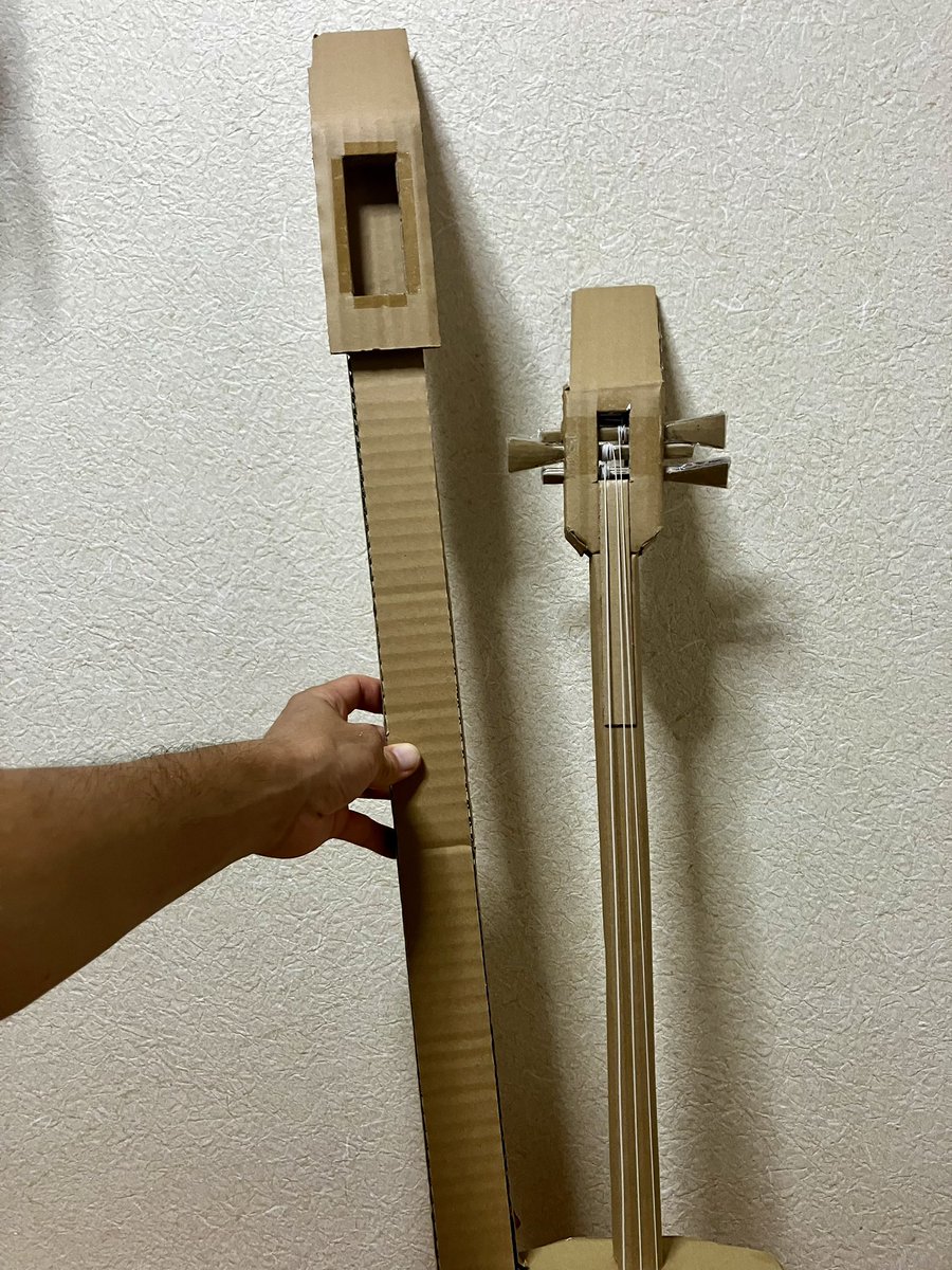 aotn0322's tweet image. 久しぶりの段ボール工作📦昨年作った段ボール三線を改良🛠️ずっと気になってた竿の長さを短くしてみました🪕
20cmも短くなったら…持ちやすいし軽いし、何より本物っぽい!
それぞれ作り方もこだわった部分も違うけど…どちらも頭の中の想像を創造できたので、自分としては大満足です😌
やったー🙌