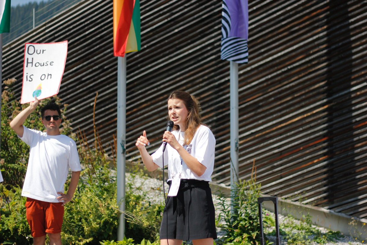 Fridays For Future Austria (@fff_austria) on Twitter photo “In Alpbach prallen zwei Welten aufeinander. Während sich junge Menschen aus aller Welt über die Lösungen der größten Krisen unserer Zeit austauschen, finanziert der Hauptsponsor des Forums das größte Gasfeld in der EU, das noch bis 2047 laufen soll”, so <a href="/Luisamneubauer/">Luisa Neubauer</a>. “In Alpbach prallen zwei Welten aufeinander. Während sich junge Menschen aus aller Welt über die Lösungen der größten Krisen unserer Zeit austauschen, finanziert der Hauptsponsor des Forums das größte Gasfeld in der EU, das noch bis 2047 laufen soll”, so <a href="/Luisamneubauer/">Luisa Neubauer</a>.