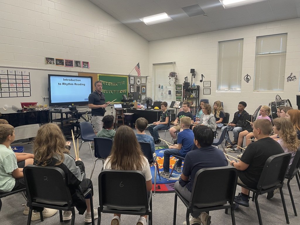 Bonlee_Dragons's tweet photo. Took a peek in these arts and physical education classes this morning to see routines, goals, and fun engagement taking place!  #onechatham #dragonsonfire #CCSSHINE https://t.co/21Lus0Mgpf