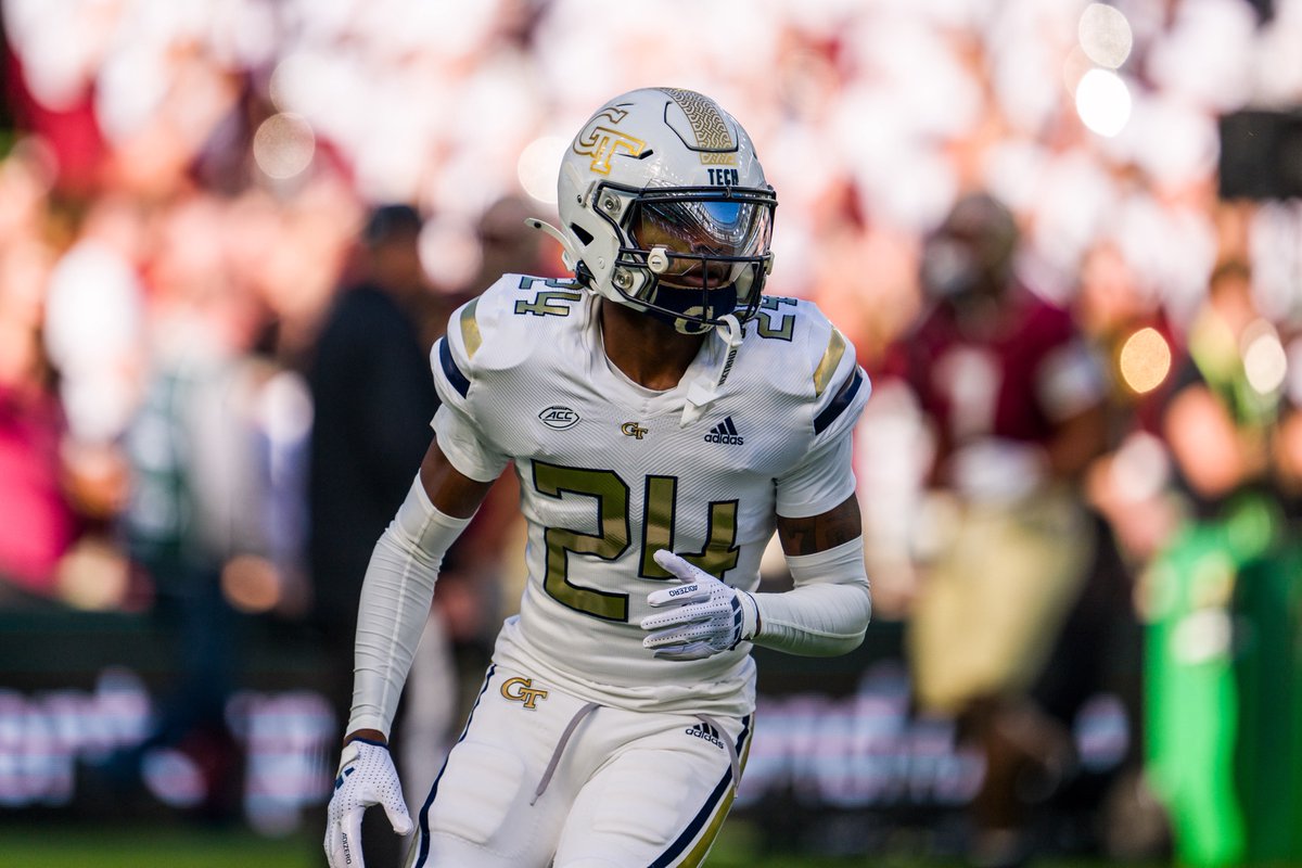 thequeenb661's tweet photo. Ready for Week 1...last week win in Ireland against Florida State was Epic...let's continue! #lockin🔒 #24ismyfavoritenumber🥰 #footballmom4eva🏈❤️ #StingEm🐝🐝🐝 https://t.co/DV3mMRsL1b