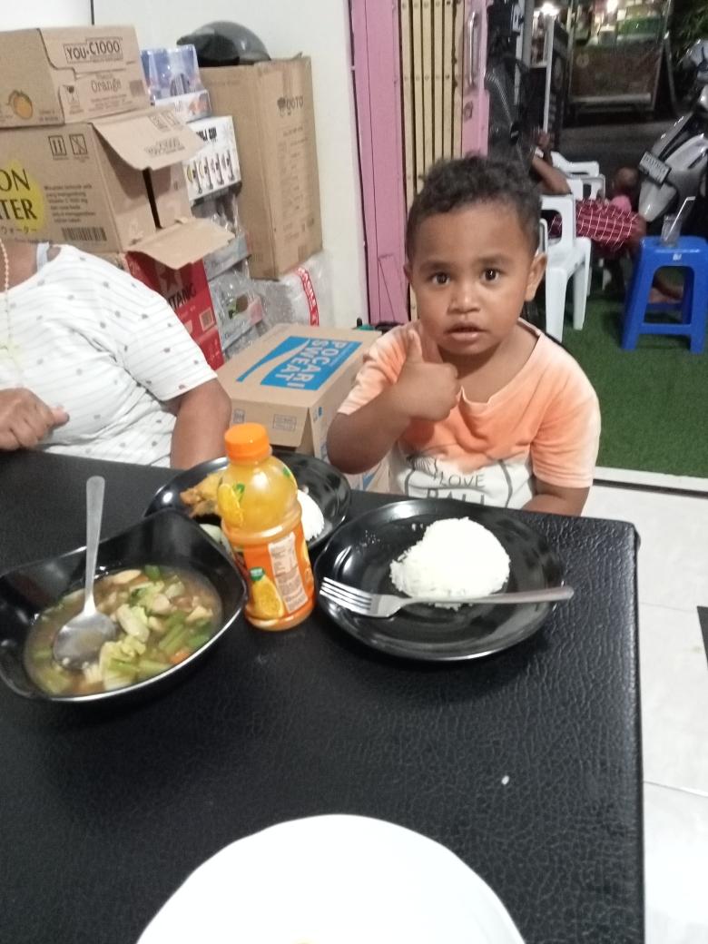SeanBoet's tweet photo. Hey @simonsquibb, Thank you for making Jose’s day with another nourishing meal. 
That’s 11 meals! Stay tuned to see how the remainder of your $15 contribution spreads care around the world with Text2Care… https://t.co/ZMFa7s20eR