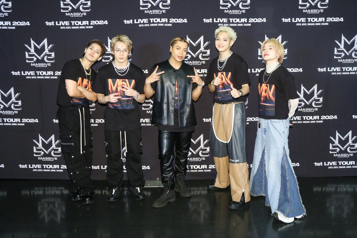 ma55iveofficial's tweet photo. MA55IVE THE RAMPAGE 
1st LIVE TOUR 2024 "M5V"
@ Zepp Haneda

ツアー無事完走！！！

本日は色んなゲストもお迎えして
パフォーマンスさせて頂きました❤️‍🔥✨

ツアーを通してお越し頂いた皆様
本当にありがとうございました🪐

またお会いしましょう💫

#MA55IVEと1番星 
#MA55IVE #THERAMPAGE #M5V https://t.co/RofRVtrqbR