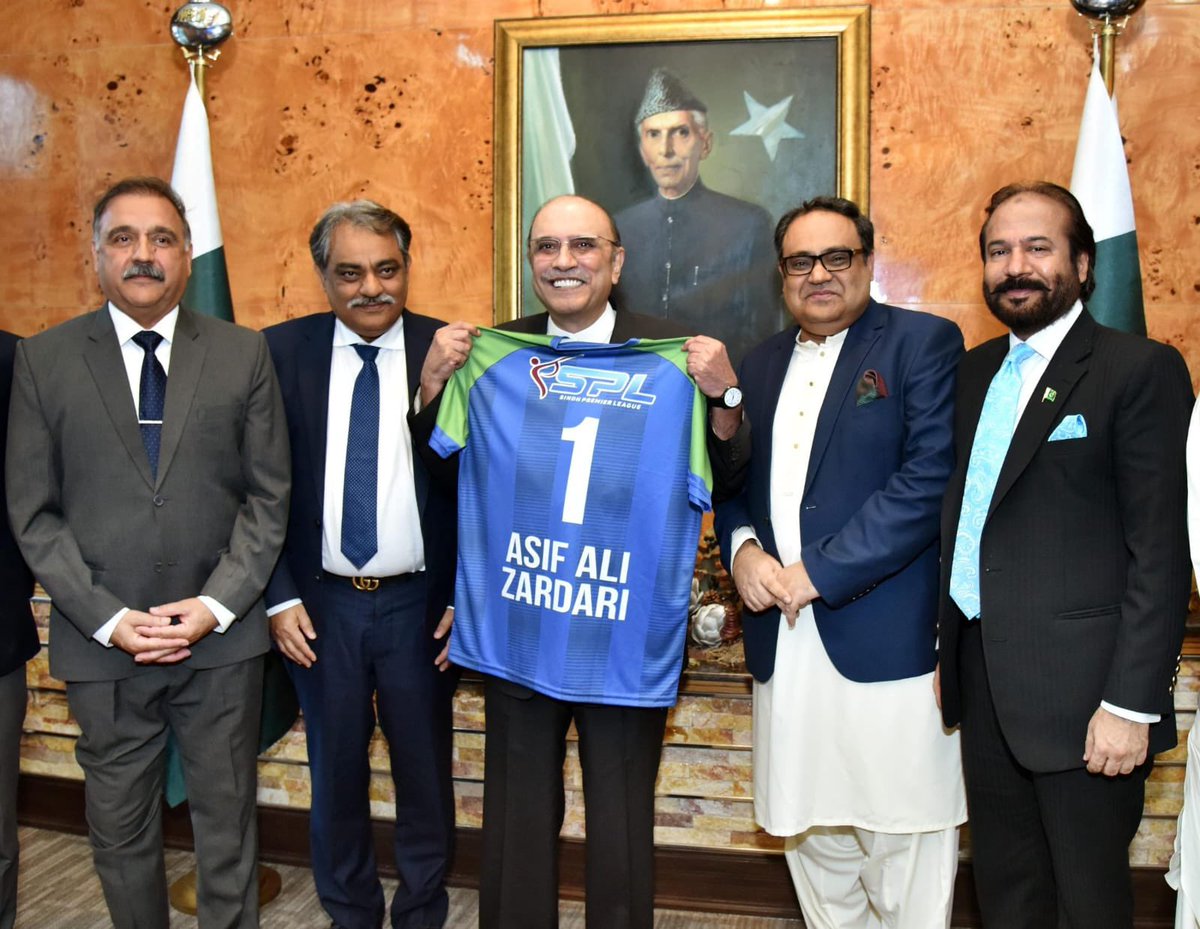 MediaCellPPP's tweet photo. A delegation of the Sindh Premier League (SPL) presenting the SPL shirt to President @AAliZardari, at Aiwan-e-Sadr https://t.co/ktGFamSqZS