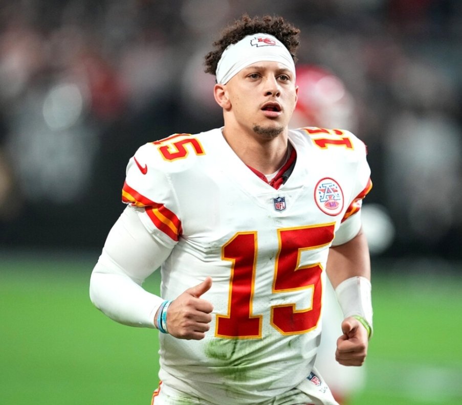 The #NFL season is on us in 8 days!!! We give you a look at who <a href="/Gourmetcasanova/">Pcasanova🏀🏈</a> tells us is the top QBs for the 2024 season!  Some may surprise you!
theeverydayfan.com/top-5-nfl-qbsn…