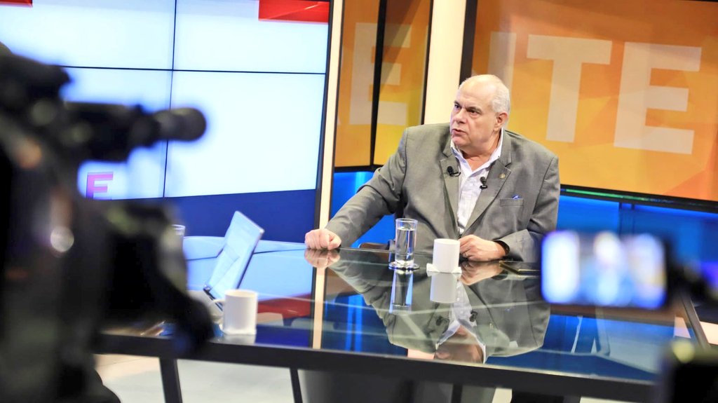 CONAMYPESV's tweet image. &quot;El año pasado graduamos a 114 empresarios, del proceso de incubación del Proyecto #KOICA, a 54 de ellos se les dio capital semilla por $484,000 y en los primeros seis meses, esas 54 empresas facturaron $1.2 millones&quot;, comentó @PaulDSteiner