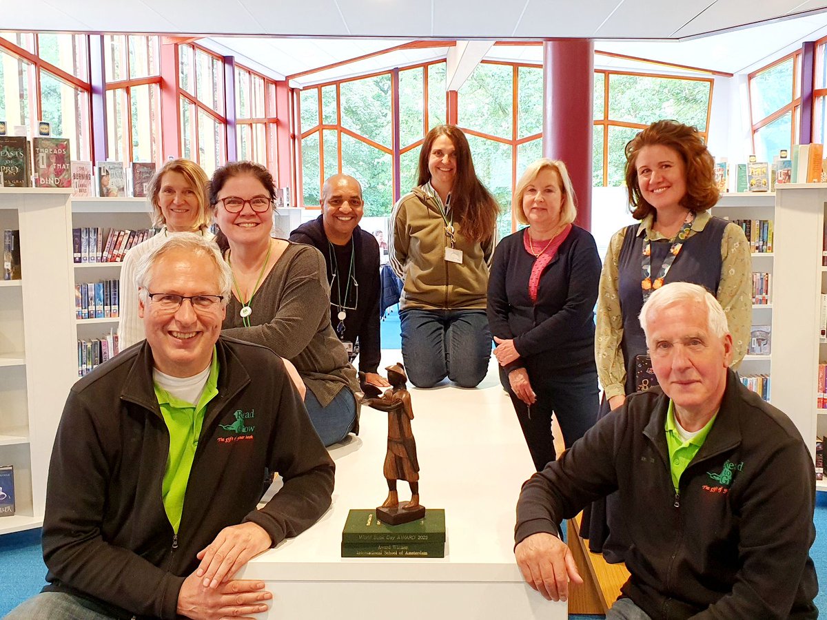 IntlSchAmst's tweet image. At the end of last school year, the ISA Libraries were thrilled to receive the Read to Grow Foundation&apos;s World Book Day Award for 2023 for donating the most books out of all participating schools! #ISAStories #DevelopingCommunities #ISA60Years