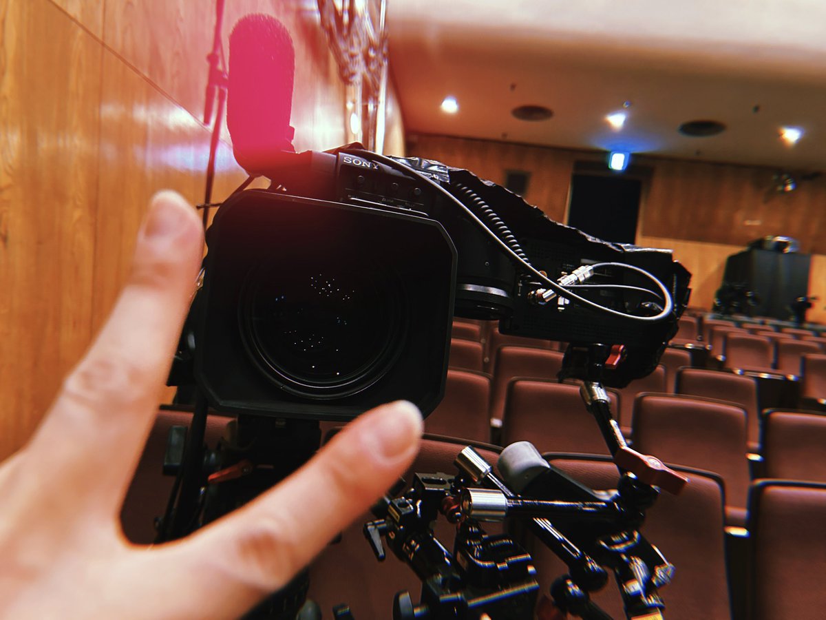 yohei_isshiki's tweet photo. 『#朝日のような夕日をつれて2024』
本日のご来場も誠に有難うございました😌

昼夜共にDVD収録がございました。
2024年のお客様と、未来のお客様が一緒に楽しめる一日であったら良いなぁなんて考えながらアップをしてました。

明日は14時開演。
紀伊國屋ホールにて残り4日
お待ち致しておりますね😌 https://t.co/o5RW00F6Vy