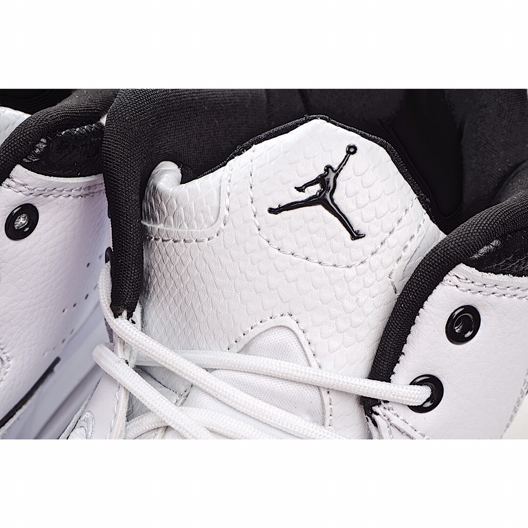 OFB686868's tweet photo. 独家实拍✨Nike耐克2020年新款 AIR JORDAN COURTSIDE 23乔丹篮球鞋
🔥很百搭的一款运动休闲鞋

SIZE尺码：36 - 45 详情及其他欢迎➕V(Gideonh98)

#乔丹 #AJ #空军 #Dunk #莆田鞋 #鞋子 #Nike #AirJordan #Yeezy #AJ11 #Adidas #Courtside23 https://t.co/RHXAr8q6fa