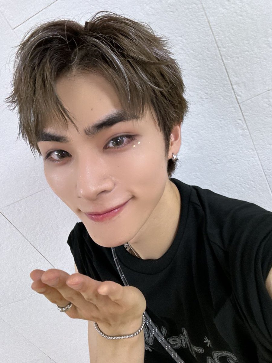 dejie__'s tweet photo. Mungkin acc ini akan aku alihkan buat hype dia, tapi nanti ya :)

Untuk saat ini mau rest dulu, nata hati nata pikiran nata perasaan dulu, biar ini mulut nggak jahat ngeluarin kata² kasar :)

See you moots 💓 https://t.co/BmPfcXskEe