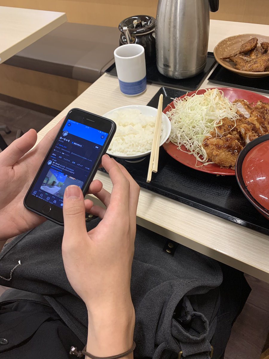 yuradaze's tweet photo. あーちゃそとごはん‼️@LjkQb https://t.co/IwsmtrHacq