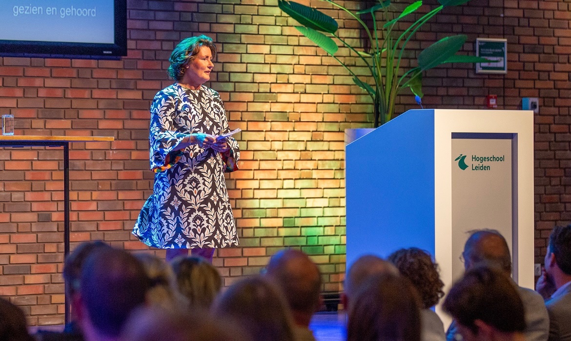 Onze opening van het studiejaar stond in het teken van ons zwaartepunt Veiligheid. Daarnaast deed bestuursvoorzitter Angelien Sanderman een dringend beroep op het kabinet om het hoger beroepsonderwijs te steunen.
hsleiden.nl/nieuws/opening…