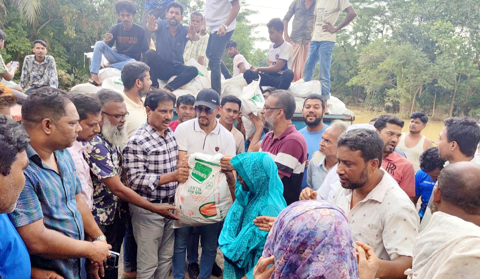 ভয়াবহ বন্যায় মহাদুর্যোগে পড়েছে ফেনীর মানুষ