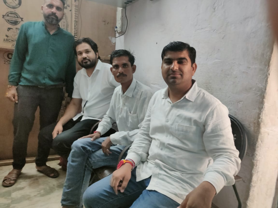 Rajasthan_PYC's tweet photo. आज सलूम्बर विधानसभा मुख्यालय पर यूथ कांग्रेस के कार्यकर्ताओं को बीजेपी राजस्थान प्रभारी के ख़िलाफ़ प्रदर्शन करने पर गिरफ्तार किया गया जो लोकतंत्र में निंदनीय है। 
राज्य की भाजपा सरकार जेल मे डालने से कांग्रेस के जाबांज बब्बर शेर कार्यकर्ता कभी डरने वाले नहीं हैं। https://t.co/pyvOiWiyWx