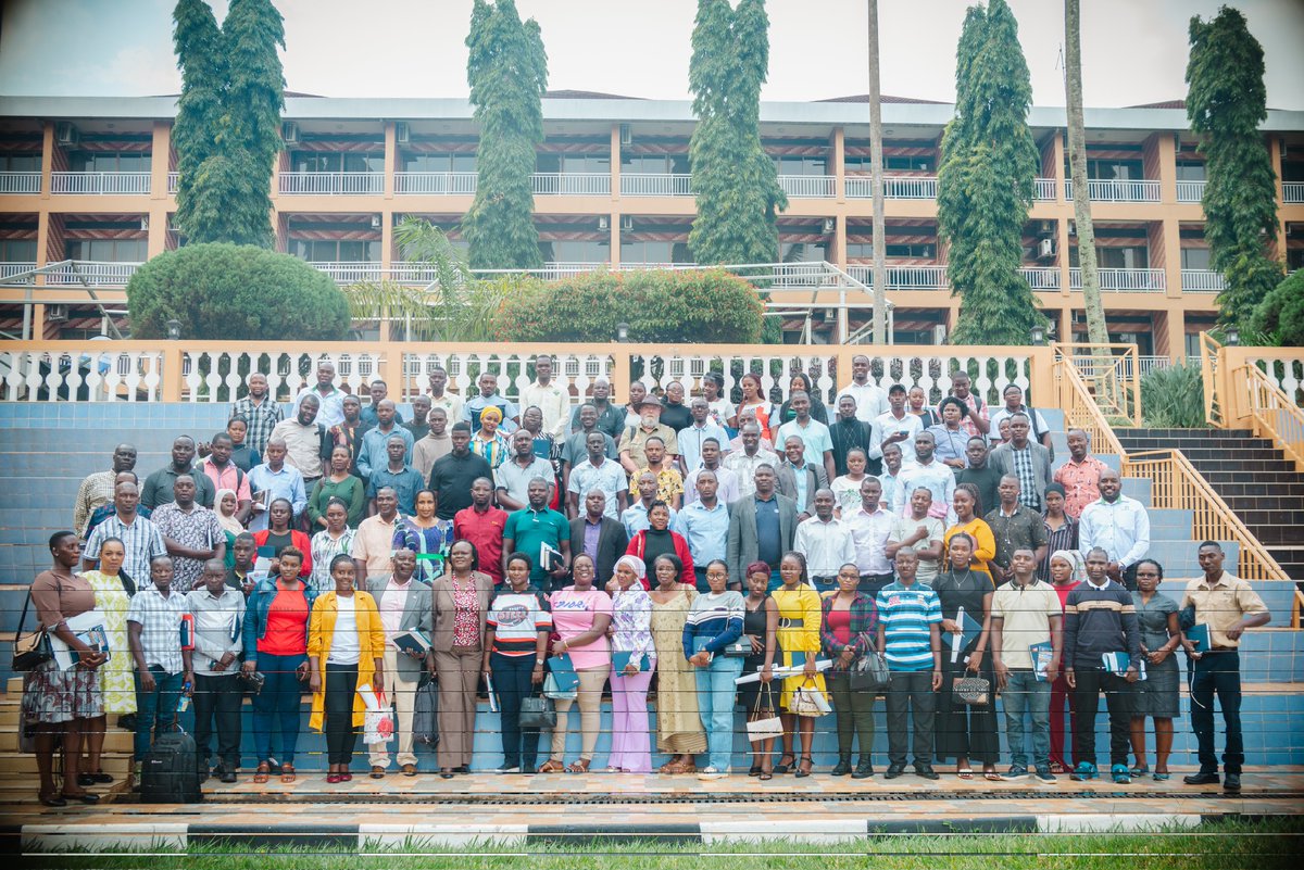 vetcentreug's tweet photo. #MAHABA moments, thank you to all vets and farmers joining us at our trainings countrywide. #TickAcademy https://t.co/RyHzdQaWqY