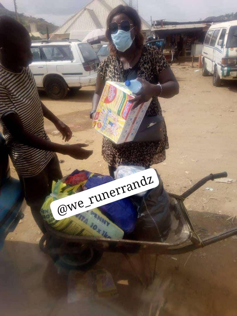 ounjeamuludun's tweet photo. I've come to toot my horn.......

Please if You have connect to Ondo/Oyo State Government House/Office, Bankers who are too busy, Rich kids and The Elites in Akure and Ibadan; kindly connect me. I am exceptional at running Errands. 

Events Coordination and Purveying, Kulikuli (Kulinger) sales and supplies, Market Errands and Grocery shopping, Personal/Luxury Shopping, Perfumes sales, Japa sales/Decluttering items, Cooking delicious Soups and just doing the work of a Jolly #SuperErrandGirl is my business.

E shanu mi ejoor👏🏾, Money must be made.

Kindly refer me, follow @we_runerrandz and retweet my pinned post please.