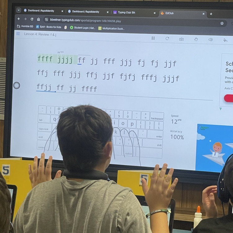HumbleISD_BBE's tweet photo. 5th grade 🐻s practicing their keyboarding skills with Typing Club! #homerow #believeinbuildingexcellence #positivity #getonthebus https://t.co/bRRJmky19D