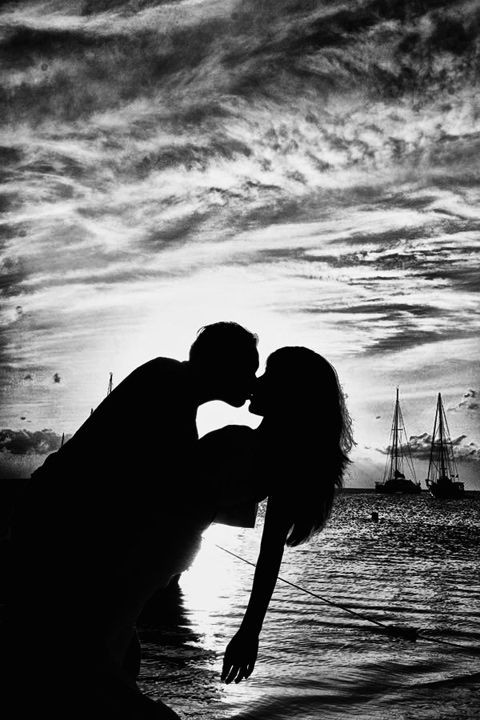 LadyDeCrescent's tweet photo. You and Me
like #Day_&_Night
Complementing each other perfectly.
#green_eyes_lady
#poetry
#roomprompt https://t.co/fZttmYpMv3