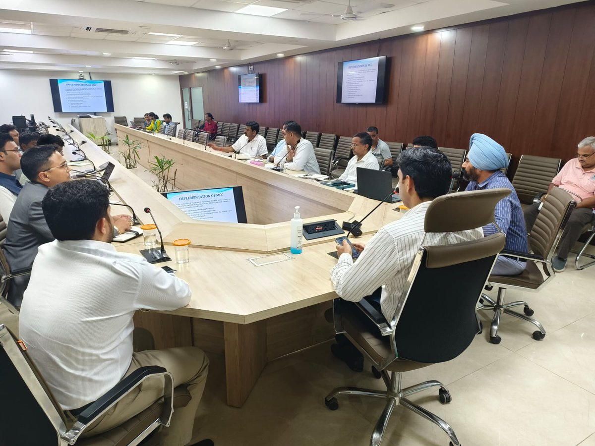 diprogurugram1's tweet image. डीसी ने निशांत कुमार यादव ने अधिकारियों से आदर्श आचार संहिता का सख्ती से पालन सुनिश्चित करने को कहा

- आचार सहिंता लागू होने के उपरांत दर्ज की गई 62 एफआईआर, सीज की गई 7 लाख रुपये की शराब
#haryana #gurugram #CodeOfConduct