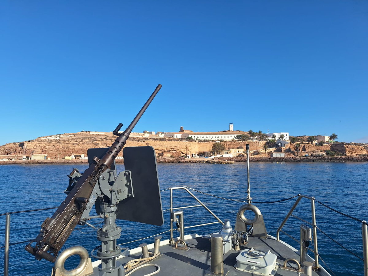 Armada_esp's tweet photo. Los patrulleros #IslaDeLeón e #IslaPinto continuan con la misión permanente de #SeguridadMarítima en aguas de soberanía nacional.
Presencia naval, vigilancia marítima y apoyo a los peñones son algunos de los cometidos desde su puerto base en #Ceuta y #Melilla

#SomosLaArmada🇪🇸⚓ https://t.co/X4K5DvDROx