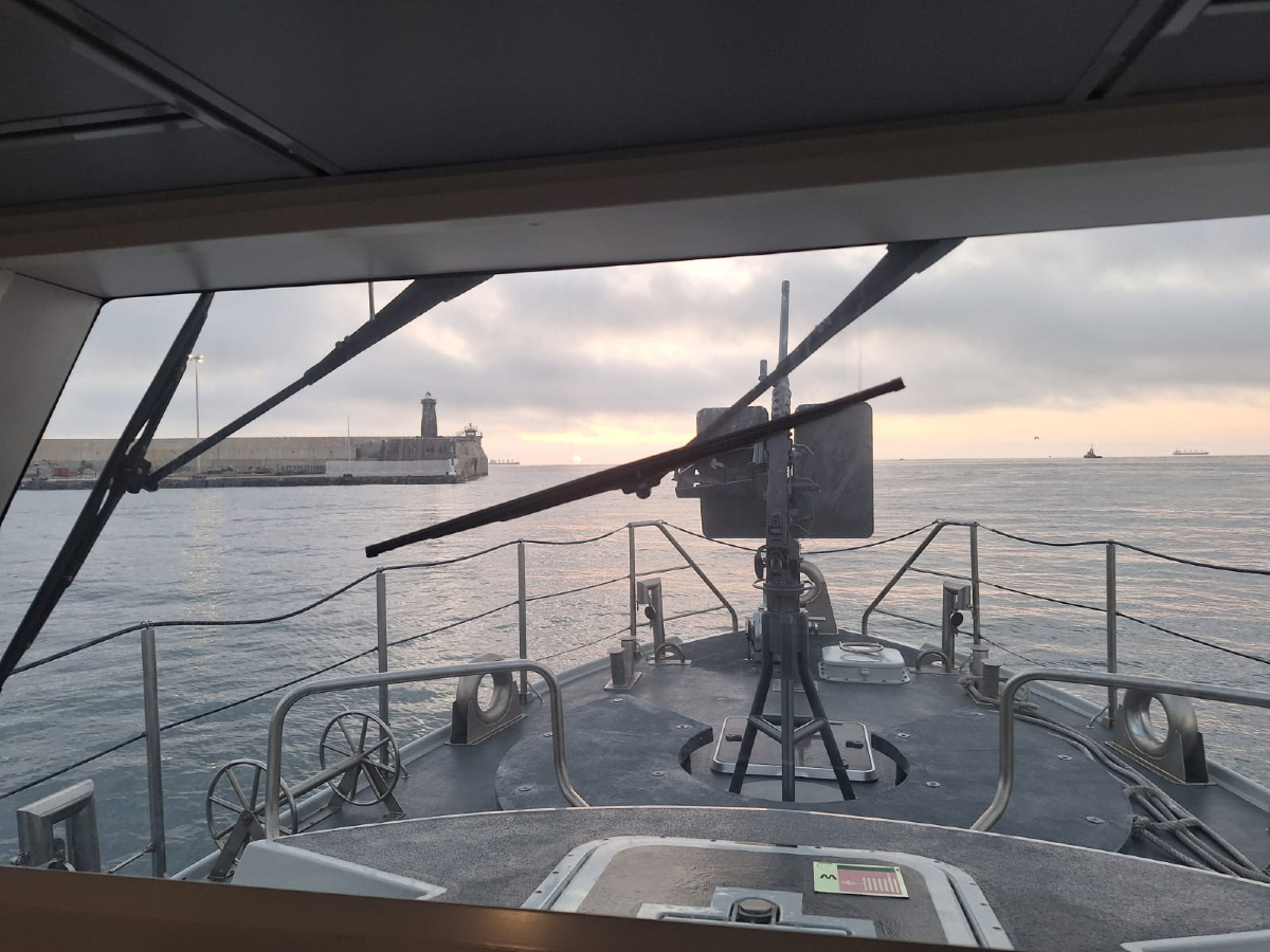 Armada_esp's tweet photo. Los patrulleros #IslaDeLeón e #IslaPinto continuan con la misión permanente de #SeguridadMarítima en aguas de soberanía nacional.
Presencia naval, vigilancia marítima y apoyo a los peñones son algunos de los cometidos desde su puerto base en #Ceuta y #Melilla

#SomosLaArmada🇪🇸⚓ https://t.co/X4K5DvDROx