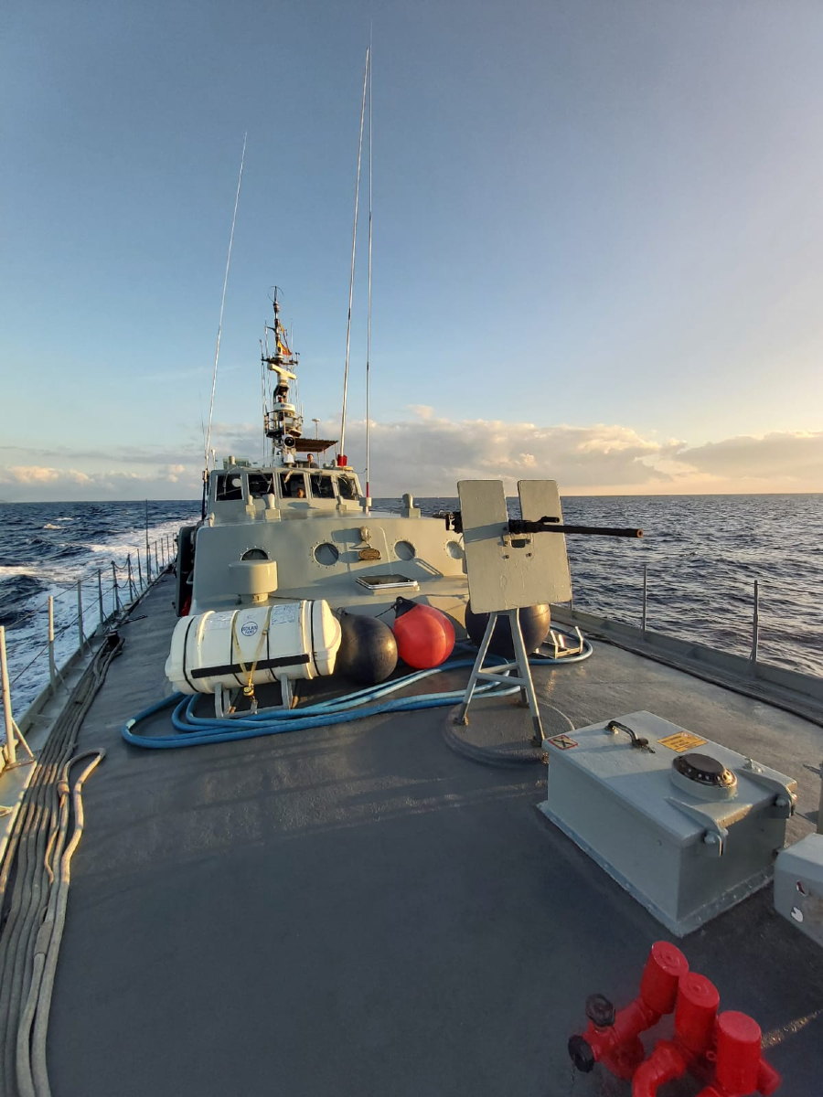 Armada_esp's tweet photo. Los patrulleros #IslaDeLeón e #IslaPinto continuan con la misión permanente de #SeguridadMarítima en aguas de soberanía nacional.
Presencia naval, vigilancia marítima y apoyo a los peñones son algunos de los cometidos desde su puerto base en #Ceuta y #Melilla

#SomosLaArmada🇪🇸⚓ https://t.co/X4K5DvDROx