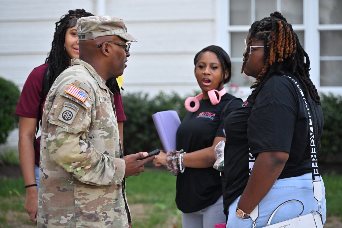 DCGuard1802's tweet photo. As #students and #teachers head back to school, #DCNG leaders want to wish everyone a successful #school year! This week, CSM Ronald L. Smith welcomed students back to IDEA Public Charter School. CSM Smith encouraged students to build on their strengths and to try new things! https://t.co/slPpdj4SlM
