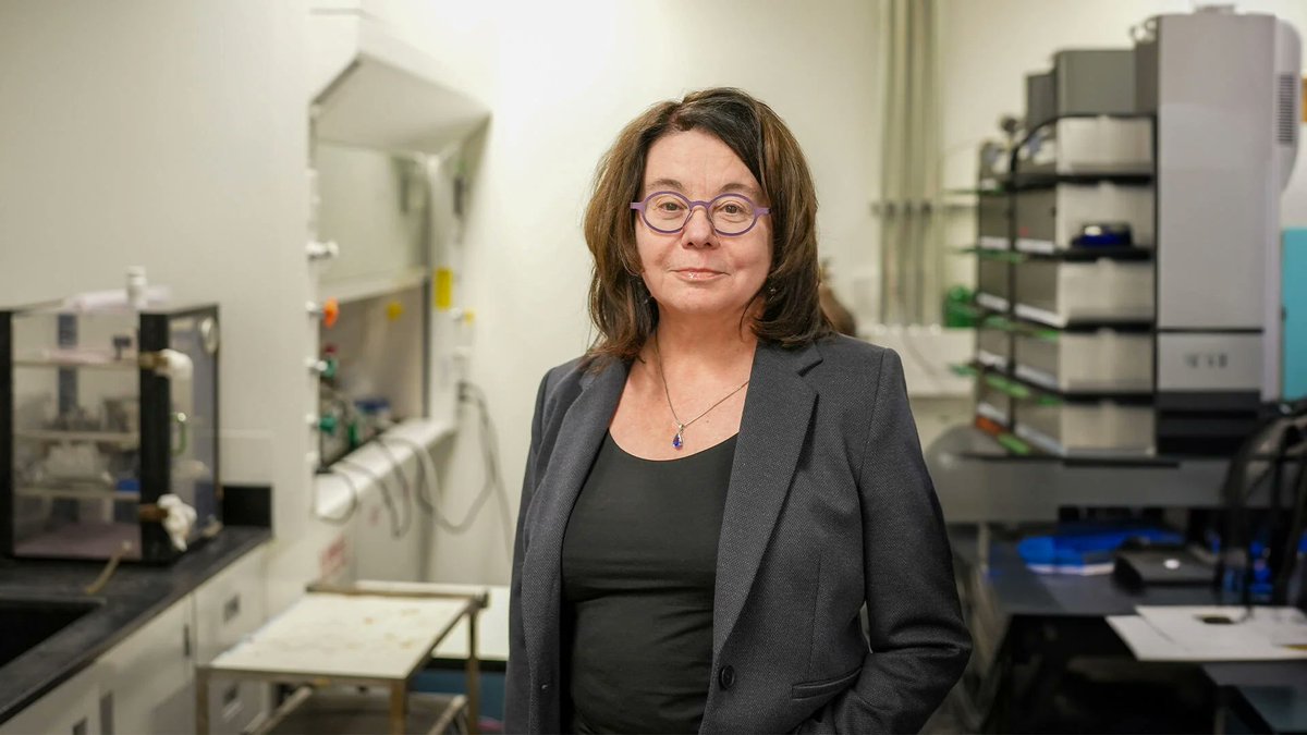 🎉 Congratulations to Dr. Linda Nazar on receiving the prestigious Royal Society U.K. Hughes Medal for her groundbreaking work in electrochemical energy storage.

Full Story: bit.ly/3yMxLzr | #UWaterlooProud 🖤💛