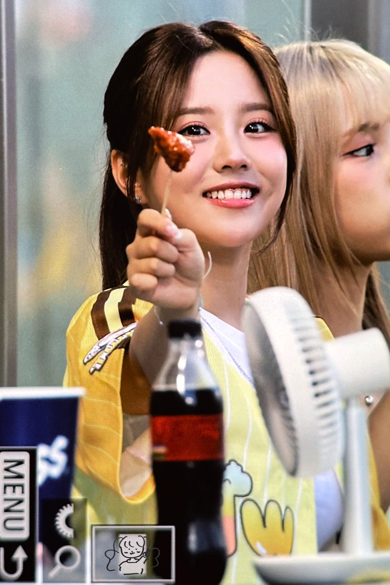 chichi_YN's tweet photo. 240828 LG 트윈스

장난꾸러기😗
나두 닭강정 주라😣➰

#첫사랑 #CSR 
#유나 #YUNA #飯村柚那
#유나비_나야진짱! https://t.co/J8Cbyajq4c
