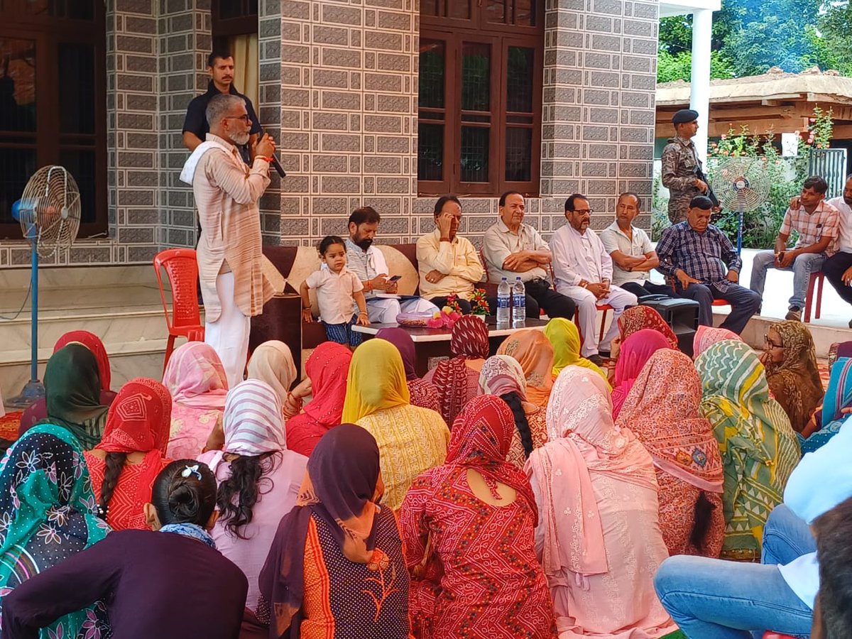 Deepak_Basohli's tweet image. नुक्कड़ सभाएं #Basohli विधानसभा क्षेत्र के अलग अलग जगहों में। 
#ChLalSingh