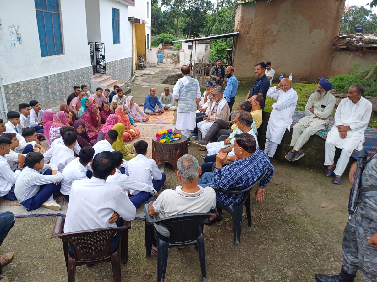 Deepak_Basohli's tweet image. नुक्कड़ सभाएं #Basohli विधानसभा क्षेत्र के अलग अलग जगहों में। 
#ChLalSingh