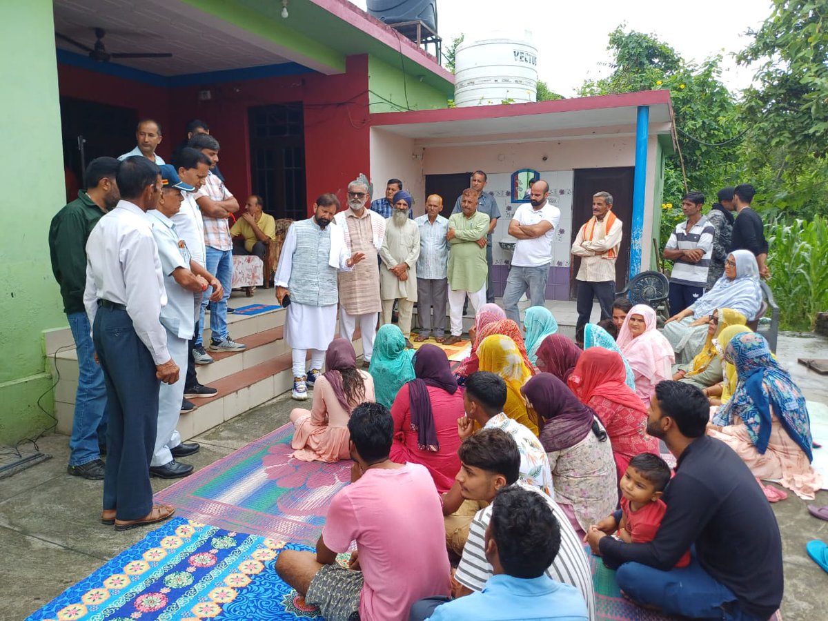 Deepak_Basohli's tweet image. नुक्कड़ सभाएं #Basohli विधानसभा क्षेत्र के अलग अलग जगहों में। 
#ChLalSingh